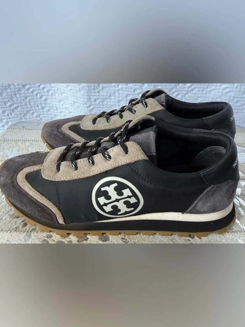 Tory Burch Annie Nylon Runner Sneakers in black with suede overlays SZ 6.5